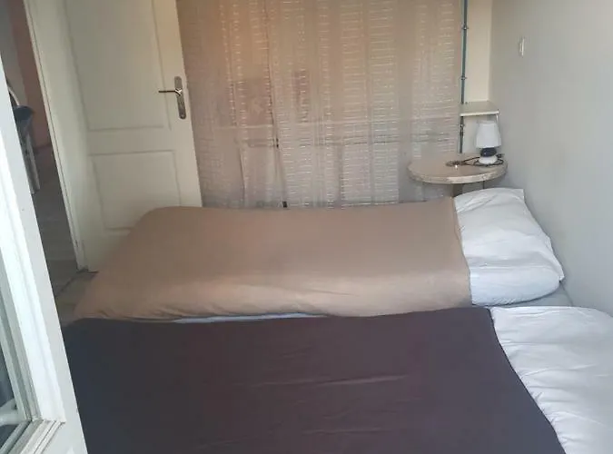 13 Rue De La Fontaine F11