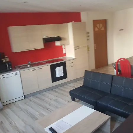 Apartment 13 Rue De La Fontaine F11 *